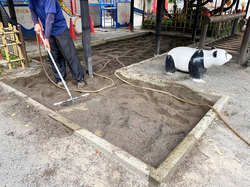 丸山幼稚園　砂場の消毒・除菌