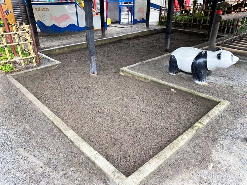 丸山幼稚園　砂場の消毒・除菌