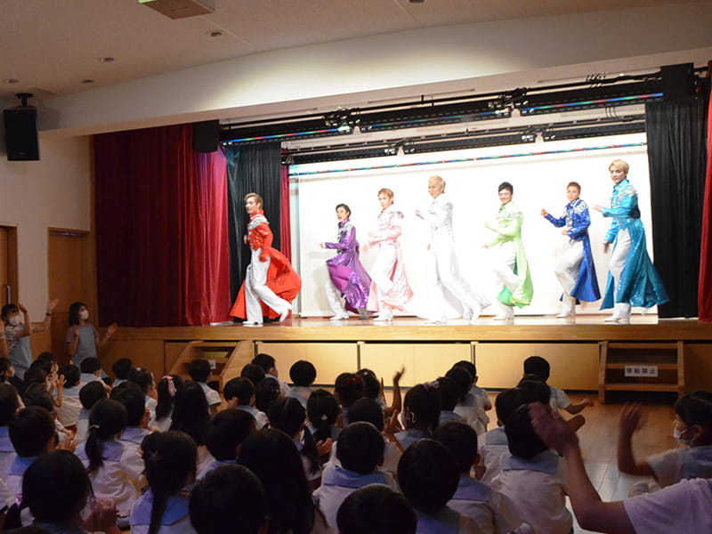 丸山幼稚園　9月のお誕生会　神崎順さんと10carats公演