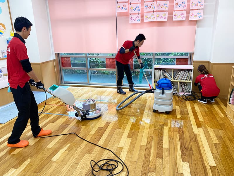 丸山幼稚園 園舎床清掃